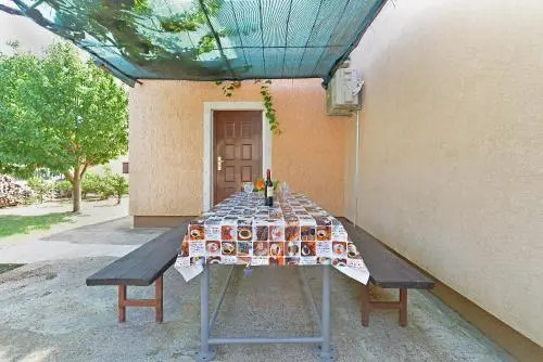 Apartments Gracijano 1724