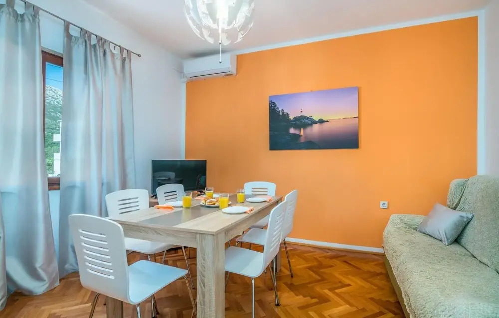 Stunning Home in Bascanska Draga With Wifi and 6 Bedrooms