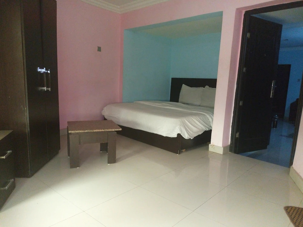 Flamingo Hotel & Suites