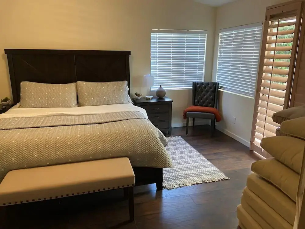 Stunning 5 Star Home Retreat Private Pool Spa BBQ 4 BR