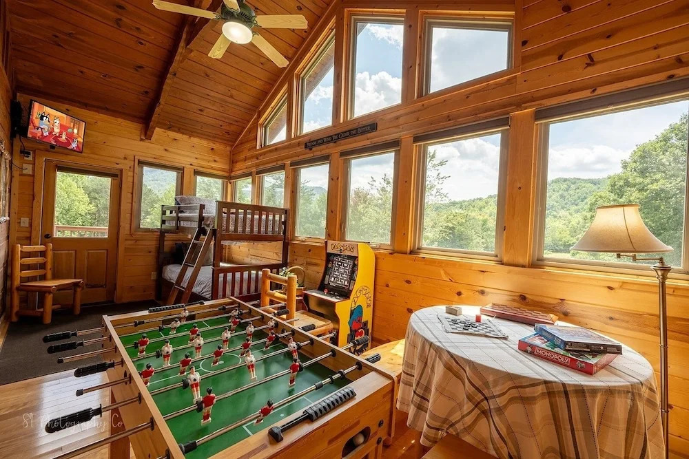 Hunter Jack's - 2 Br cabin by RedAwning
