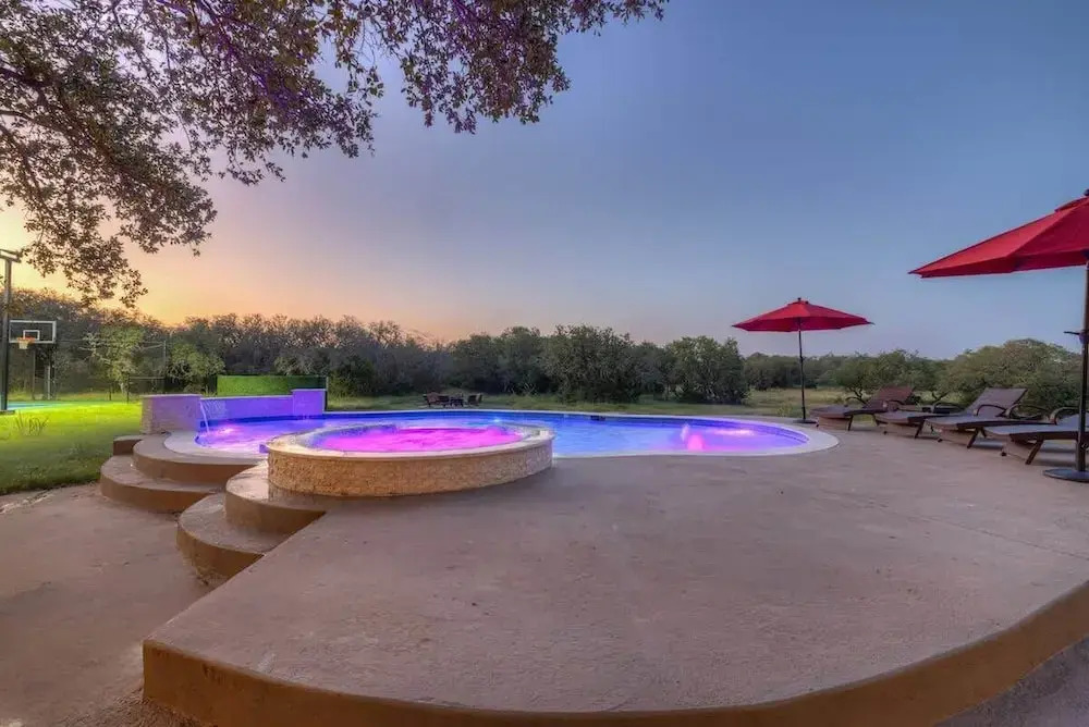 Oakridge Ranch: Pool + Hot-tub, Pickleball Court, Whiskey & Wine Room