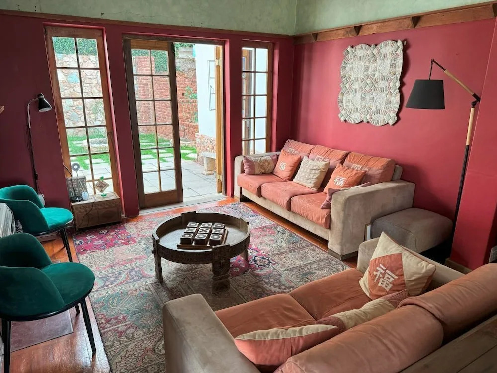 "room in B&B - Adnaan's Secret Garden: Queen Ensuite"