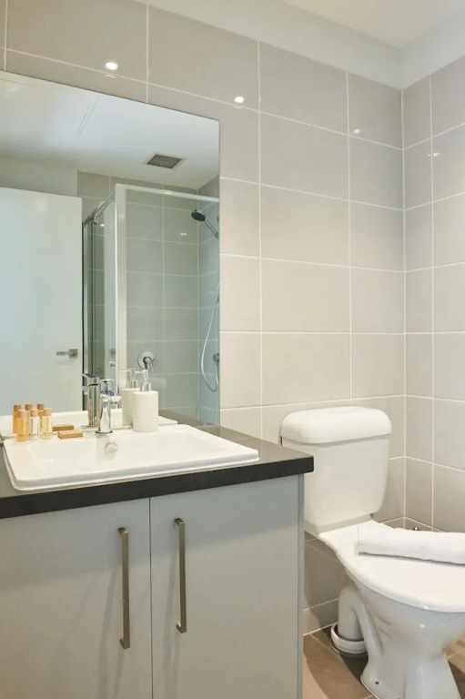 Spacious and Bright 1 Bedroom Apartment