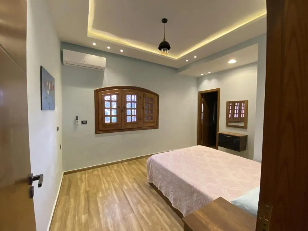 شاليه ارضى بجنيه مارينا ٥ تشطيب و فرش فندقي