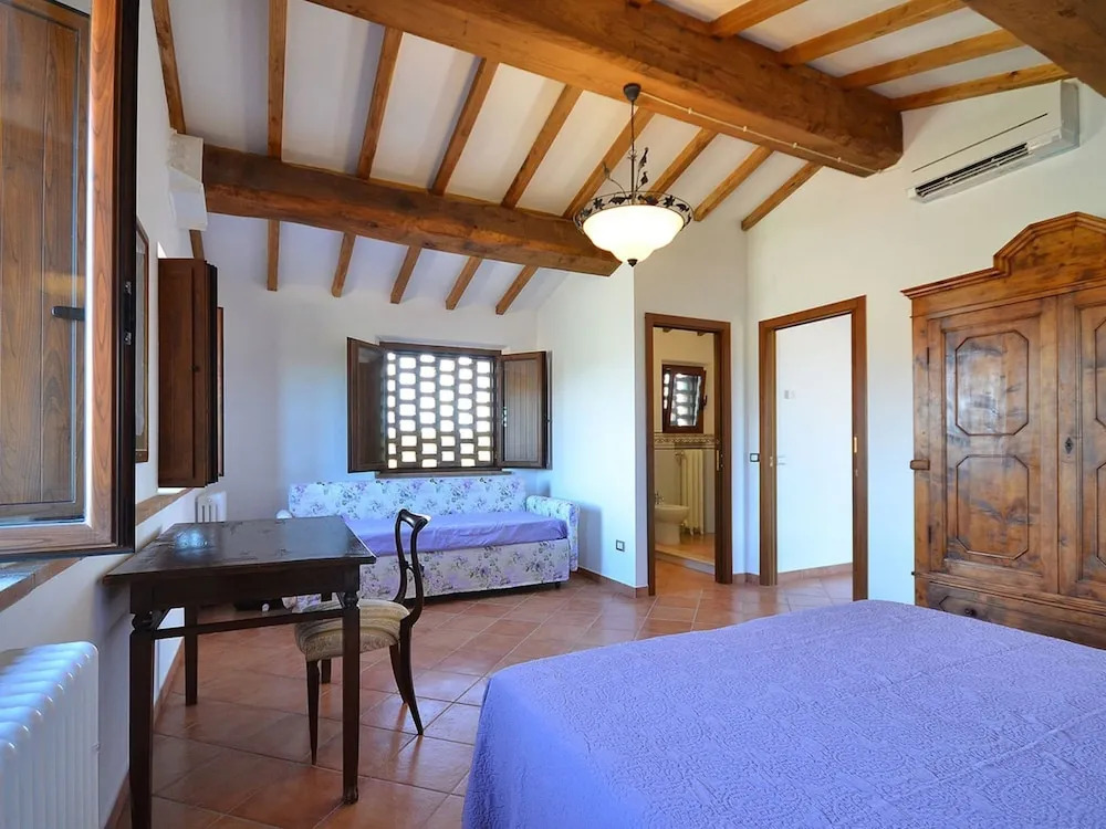 Cosy agriturismo in Toscana with outdoor swimming pool