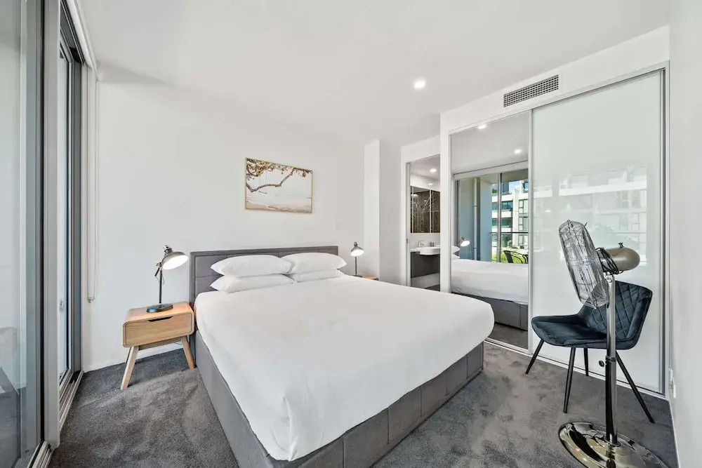 Stylish 1-bed Retreat Steps From Foreshore
