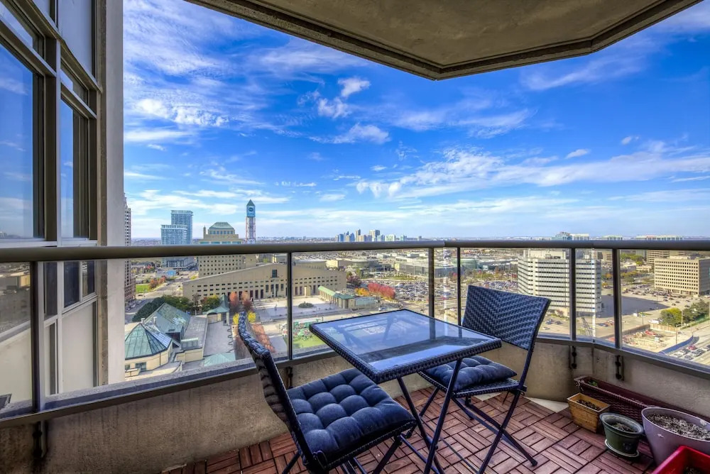 Newly Decorated 2BR Executive Suite - Great View