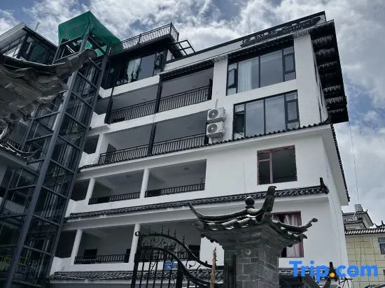 Lijiang Minaduanyi Snow Mountain Viewing Holiday B&B