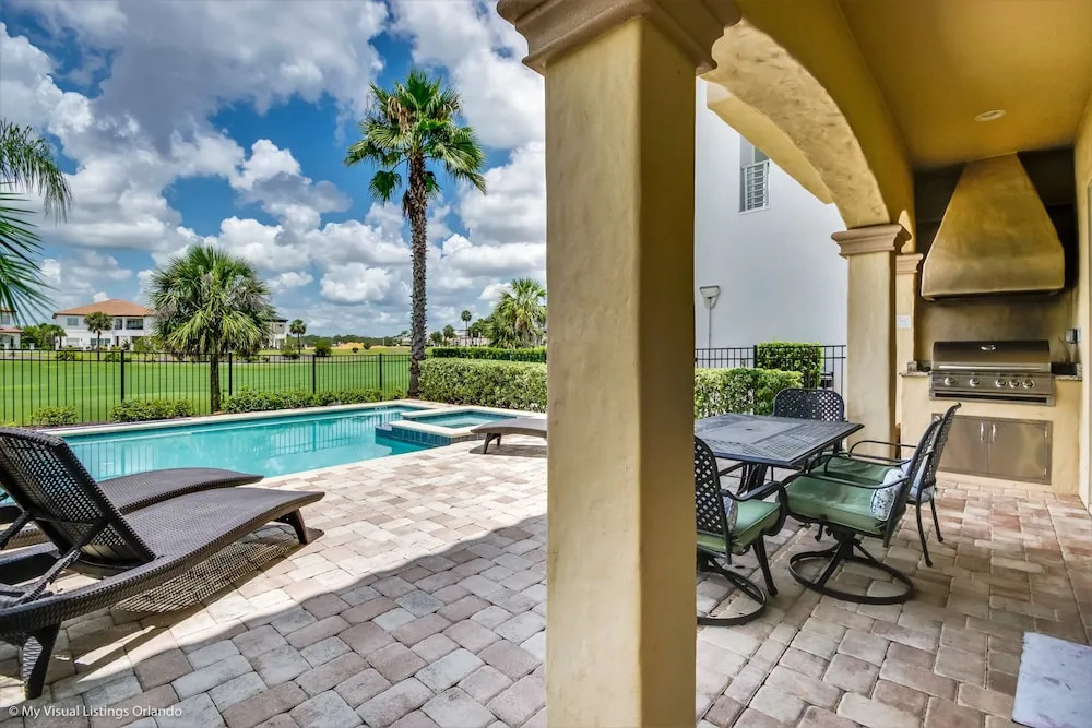 Elegant 5 BD, 5 BH Villa