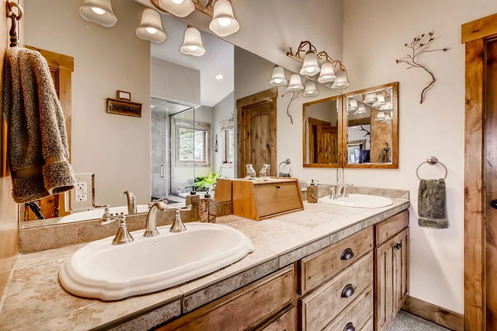 611 Oro Grande Street House 6 Bedrooms 4.5 Bathrooms Home