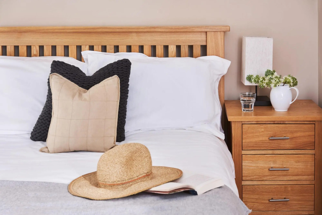 Swallows End – stylish bolthole with hot tub and pool in Dartmoor National Park