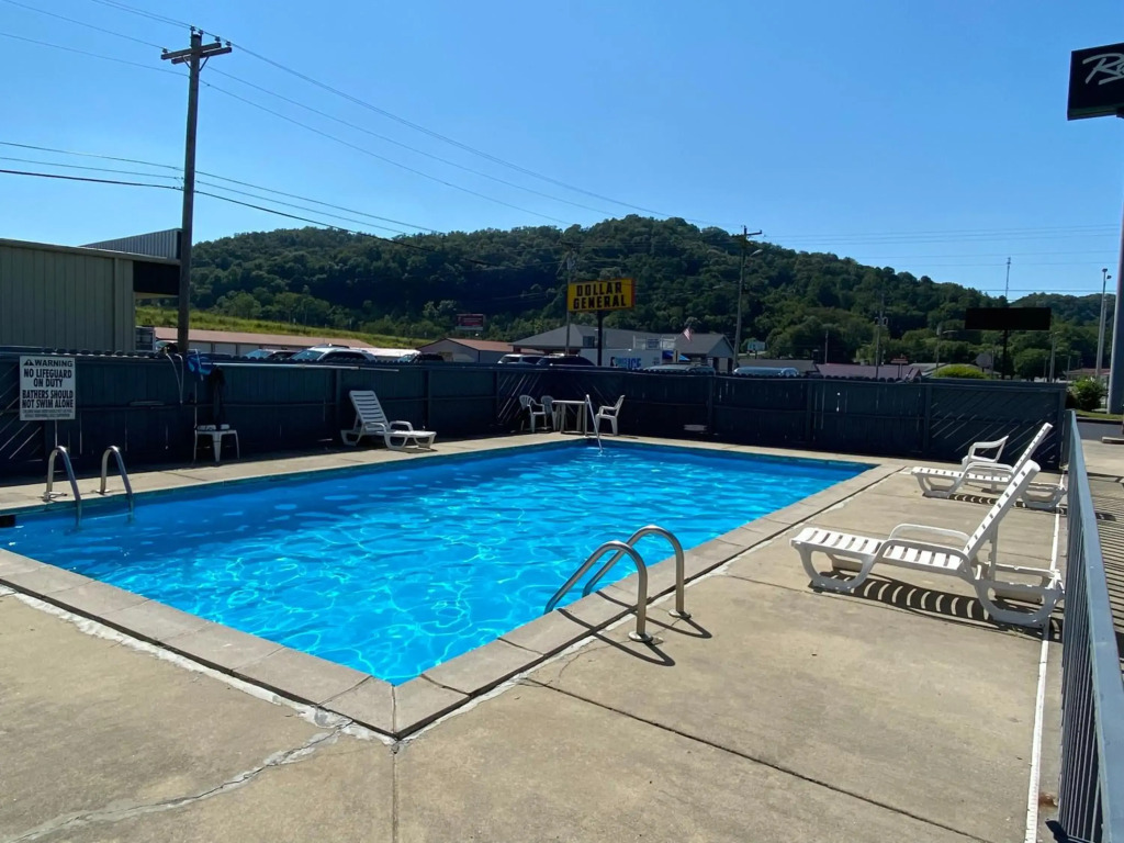 Riverfront Lodge