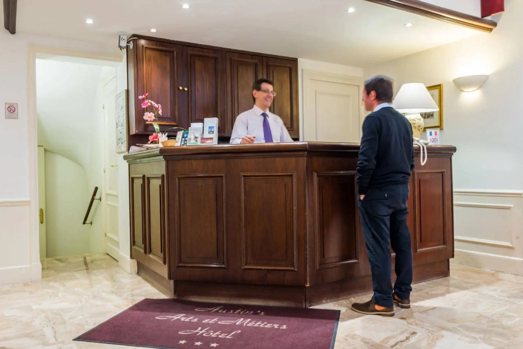 Austins Arts Et Metiers Hotel