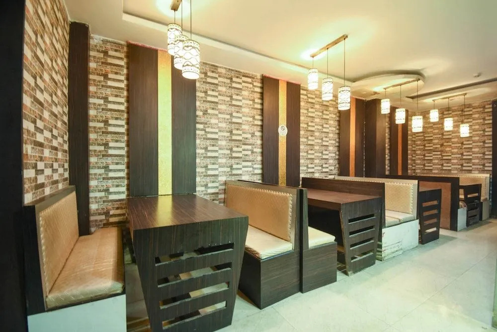 OYO 41435 Golden Residency
