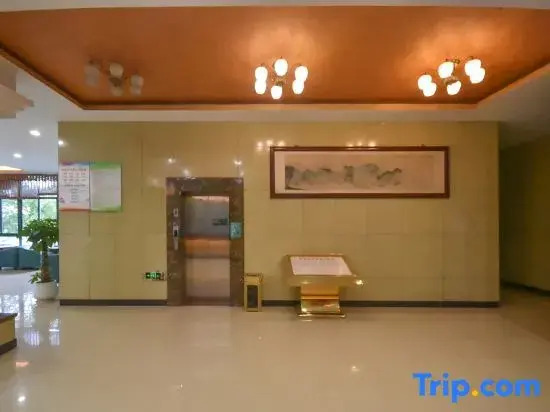 Rujia Huayi Select Hotel (Liyang High-Speed Railway Station Wanda Plaza)