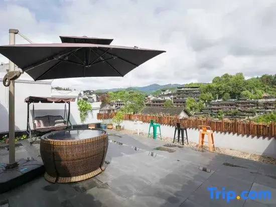 12C · Courtyard · Prime location right by the waterfall