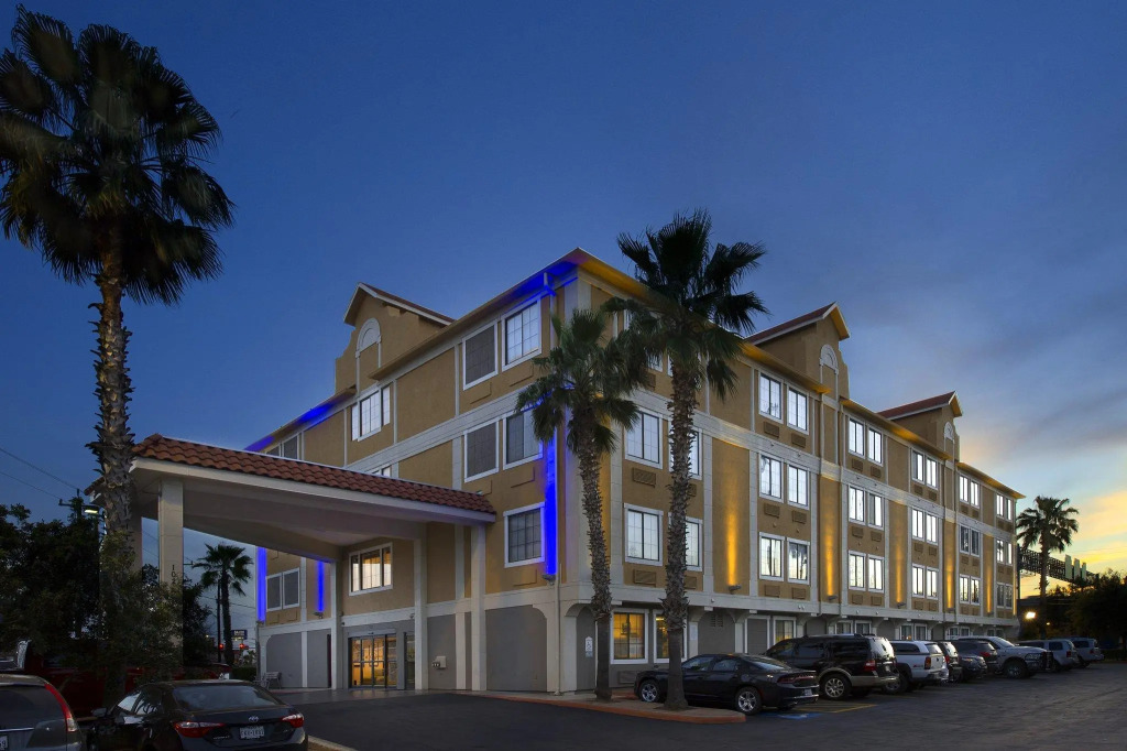 Holiday Inn Express & Suites San Antonio - Downtown Market Area by IHG