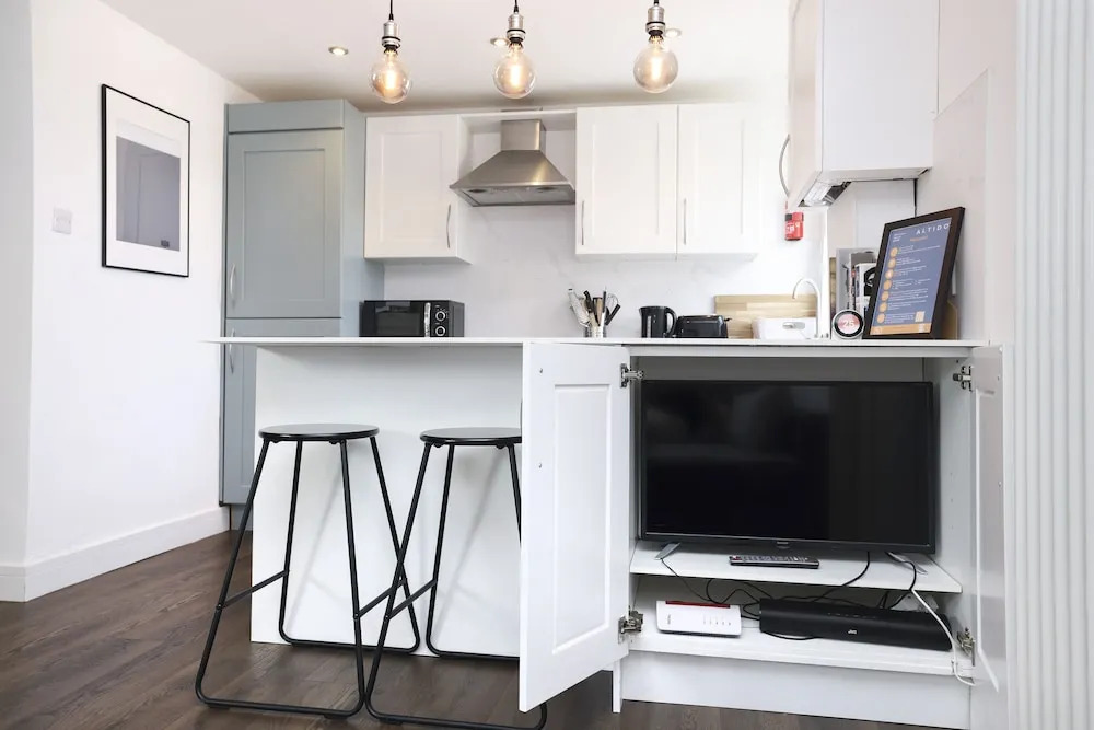 JOIVY Contemporary Royal Mile Apartment W/Balcony