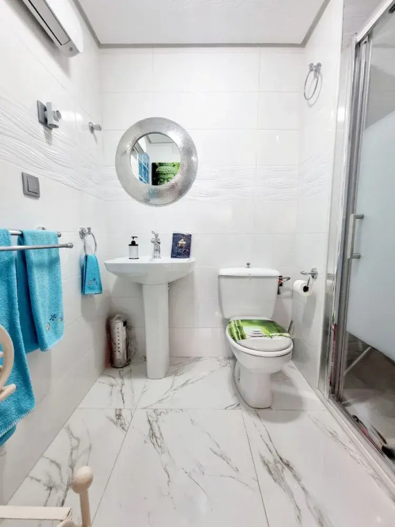 Charming Upper Bungalow With Terrace and Communal Pool in Torrevieja