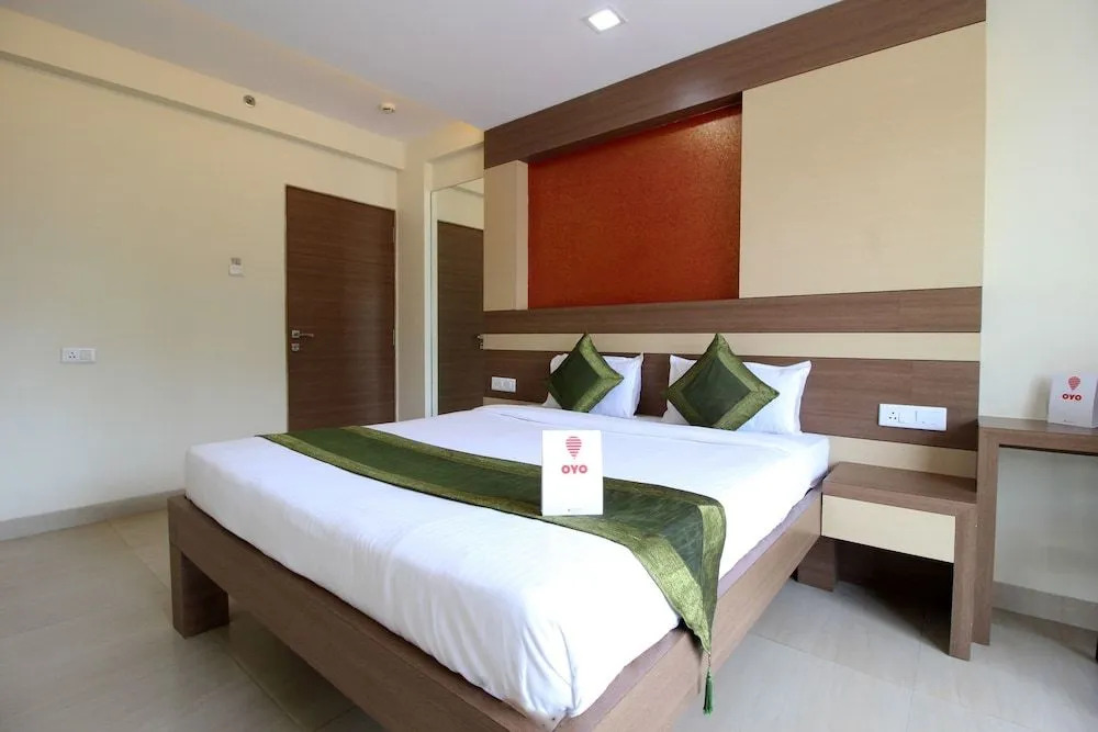 OYO 4733 Champion Residency