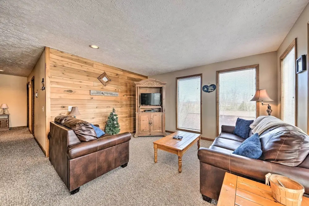 Ski-in/ski-out Ghent Cabin w/ Mountain Views!