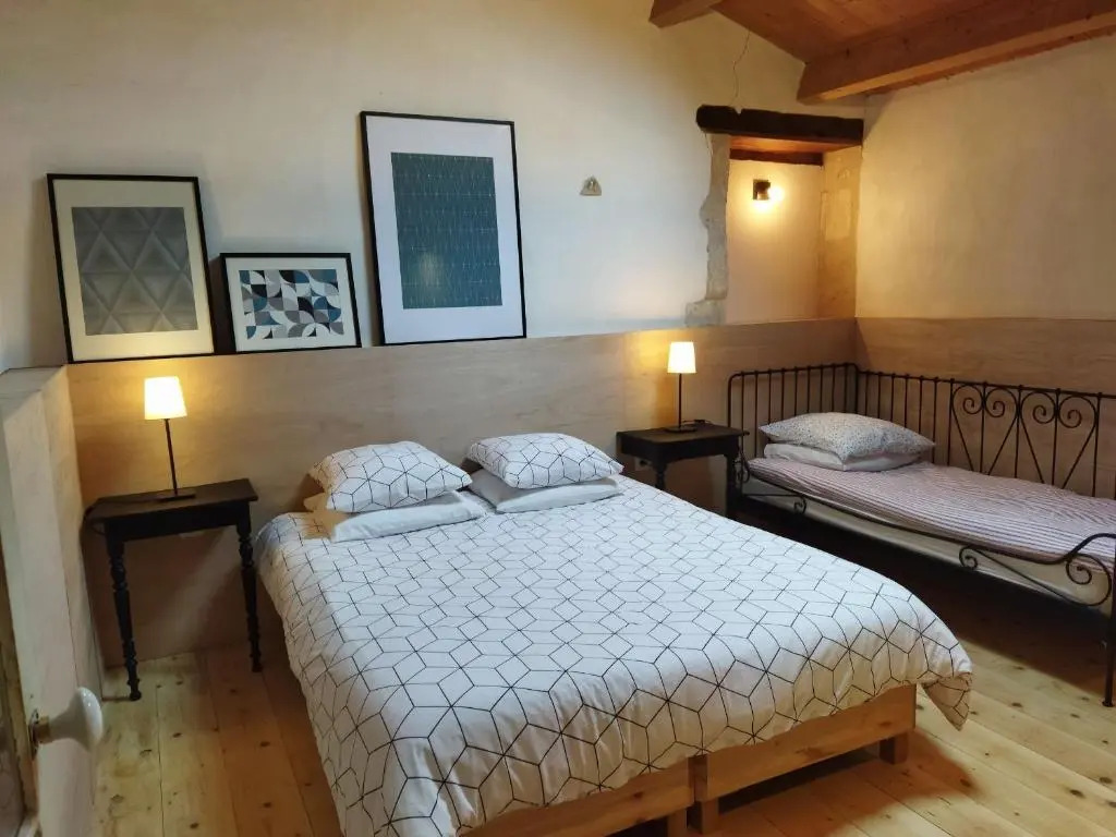 Gîte authentique avec piscine, proche nature et activités, rénové et confortable, jusquà 6 pers. - FR-1-426-96