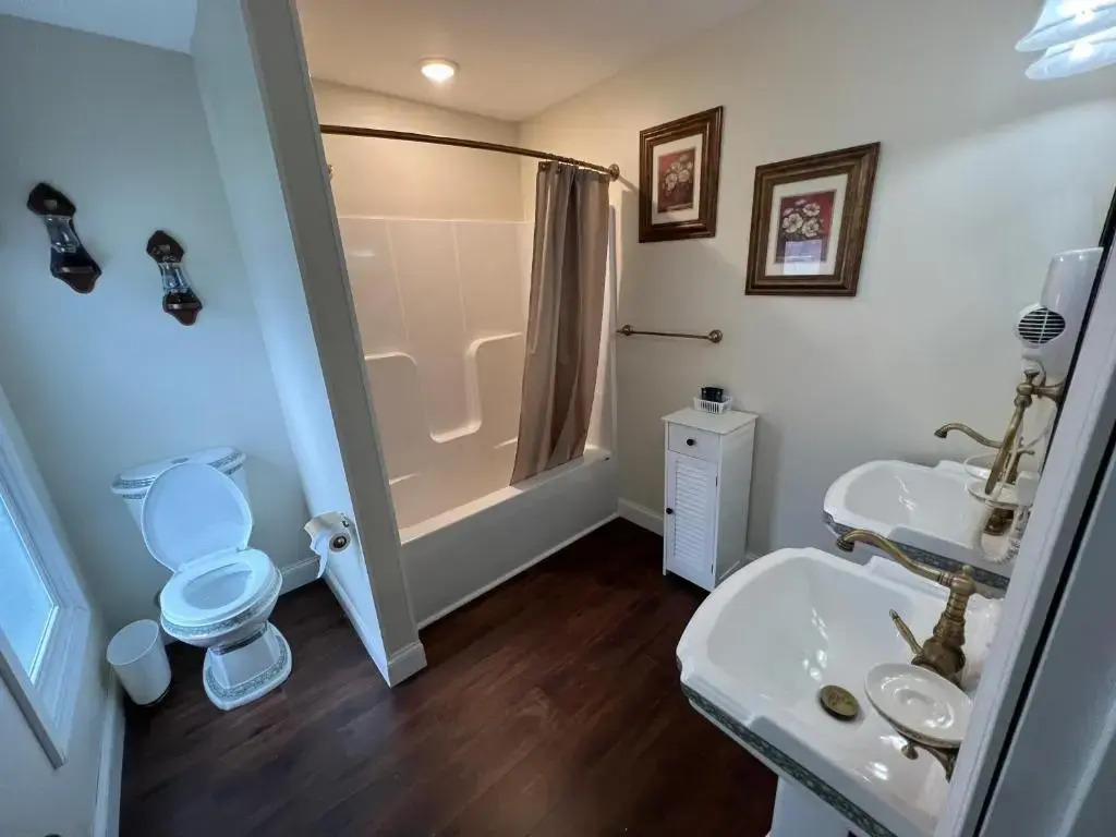 Holland Farmhouse Inn B&B