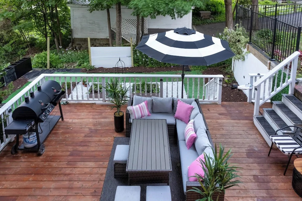 Hot Tub + Walk to Lakeside Dining: Meredith Home!