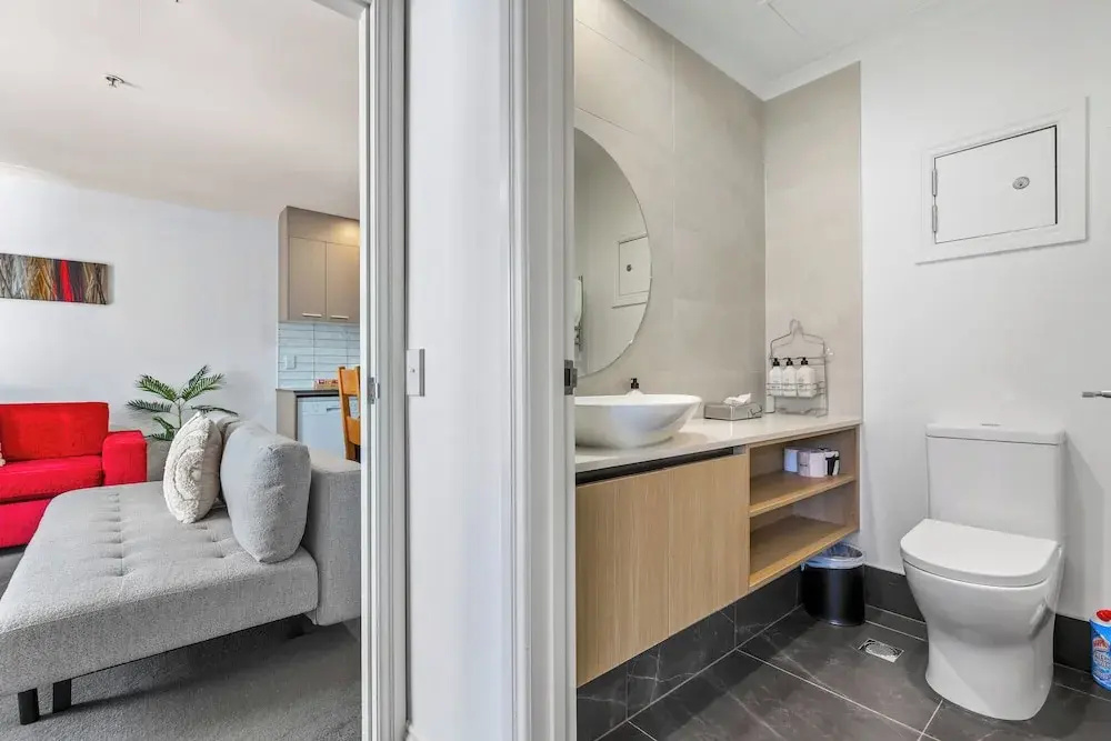 City Getaway 1BR Apt w Pool & Gym I Zodiak Stays