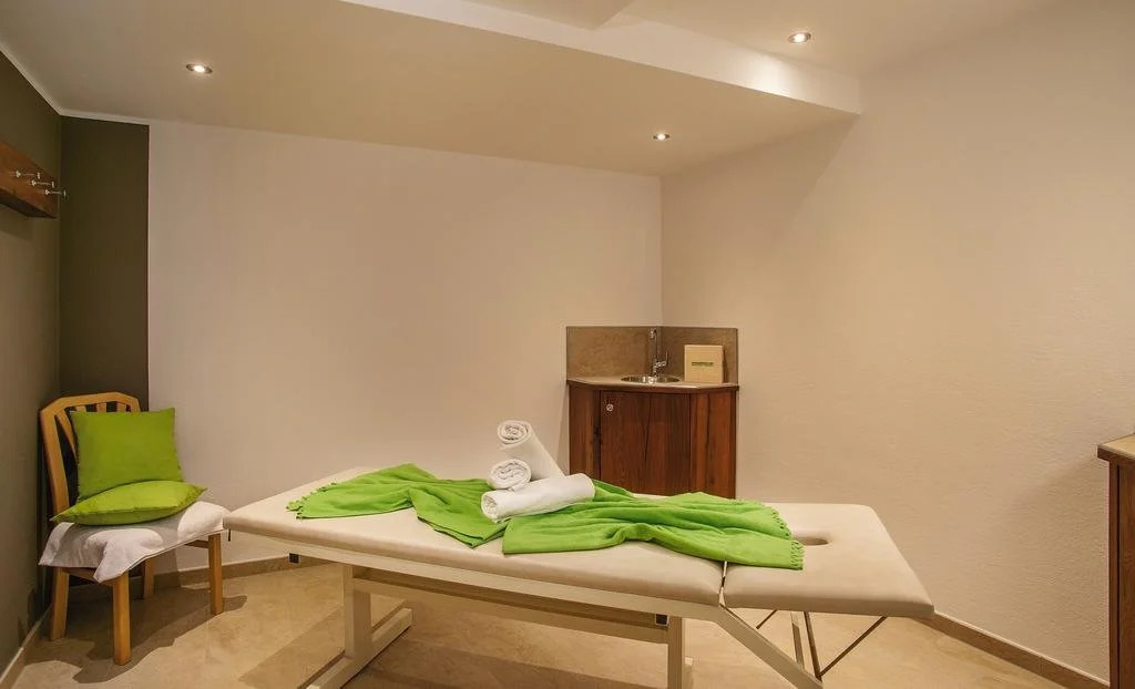 Apparthotel Talhof, Restaurant, Pool und Spa