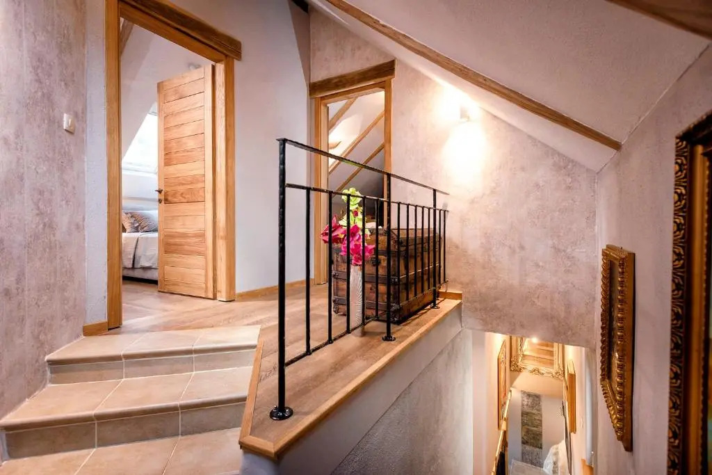 Luxury Palazzo v. Pelsocz Hvar Town