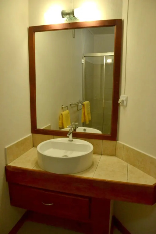 Studio in Black River, With Shared Pool, Enclosed Garden and Wifi - 1 km From the Beach