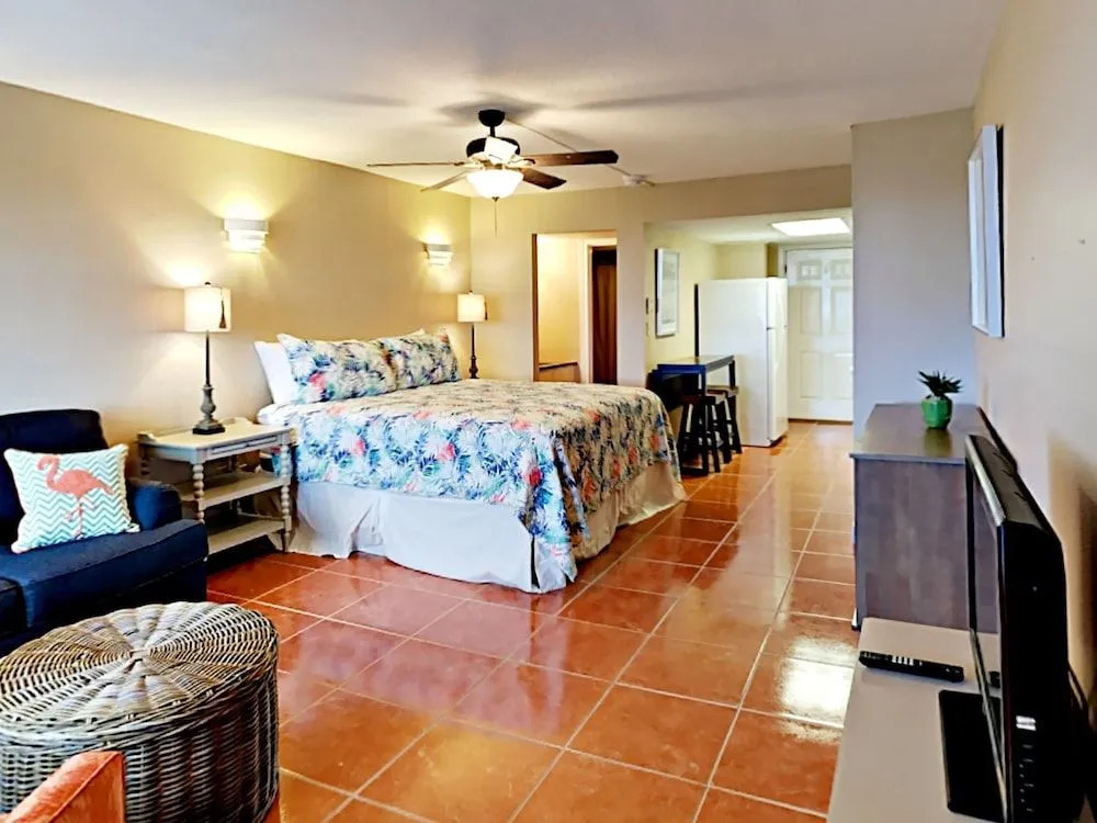 143 Sea Breeze 1 Bedroom 1 Bathroom Condo