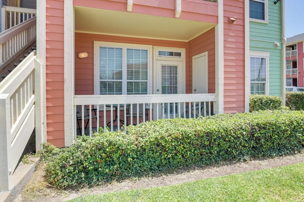 Steps to Beach & Seawall! Galveston Condo w/ Pool