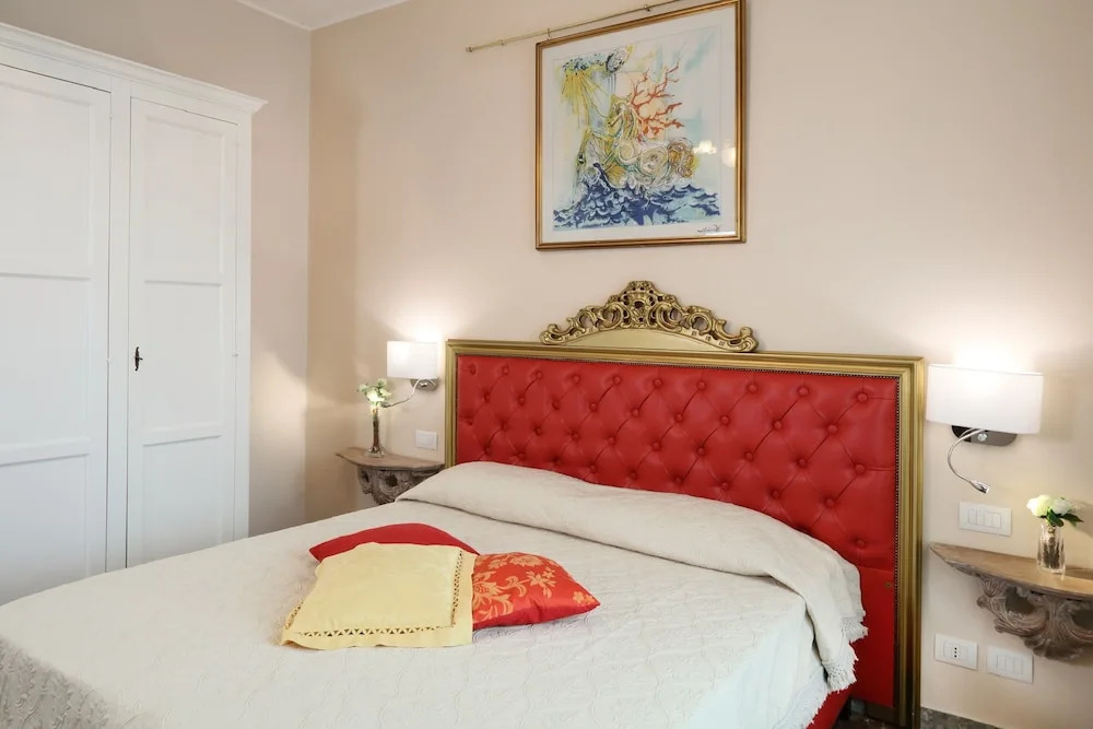 Porta Di Mezzo Luxury Suites & Rooms