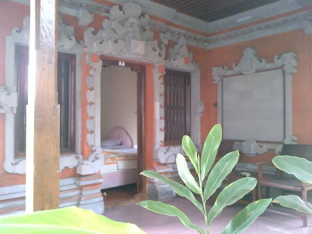 Adus Beach Inn