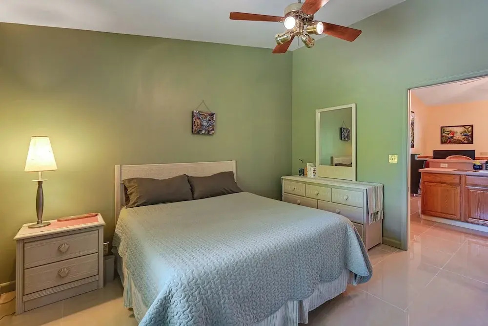 Tropical Vibes! Riverfront Bonita Springs Hideaway