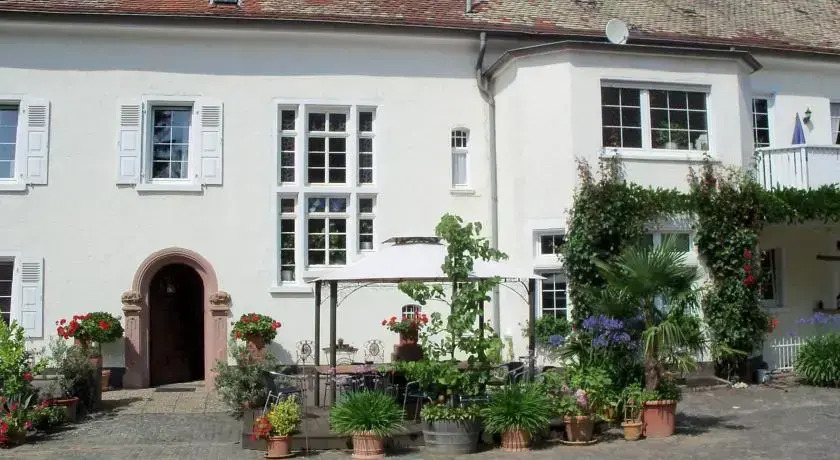 Bio-Weingut, Gästehaus und Kräuterhof
