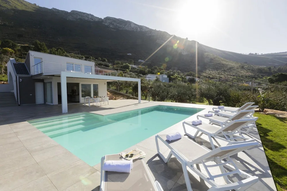 Villa Adelfos