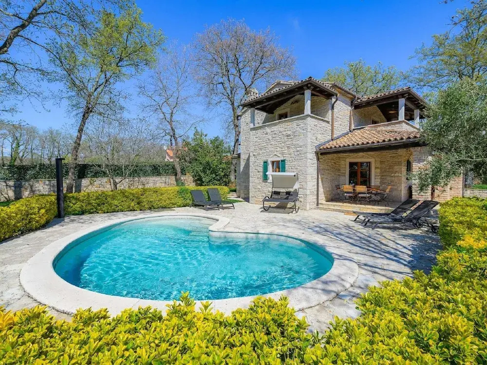 Beautiful Stone Villa in Tinjan With Swimming Pool