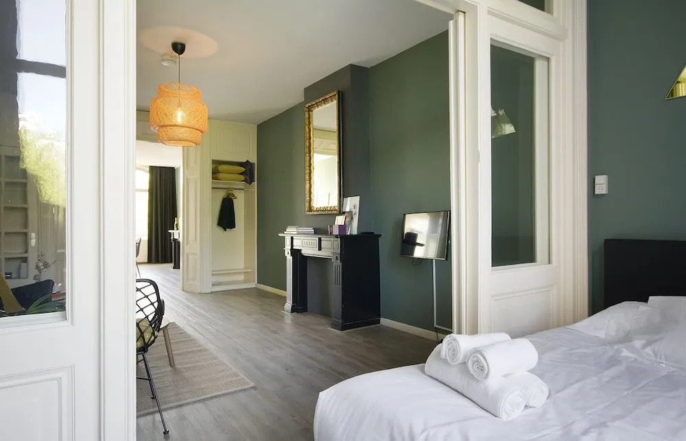 Nassaukade Apartment 1