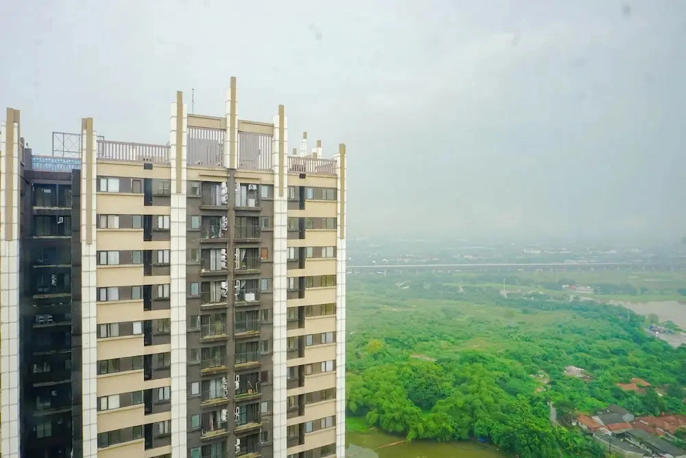 Modern Space And Restful 2Br At Apartment Meikarta