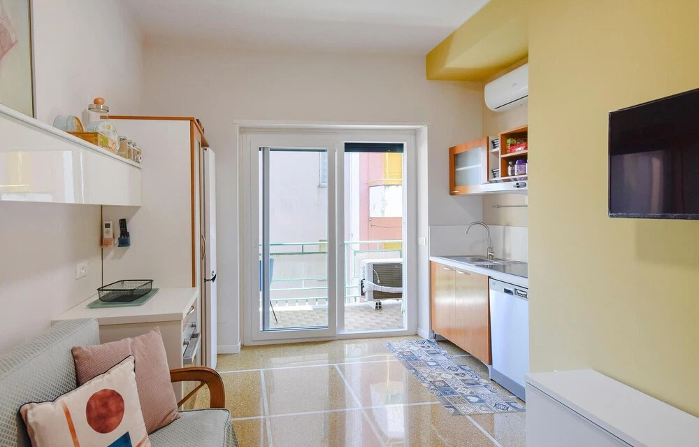 Beautiful Apartment in Rapallo With Wifi and 2 Bedrooms