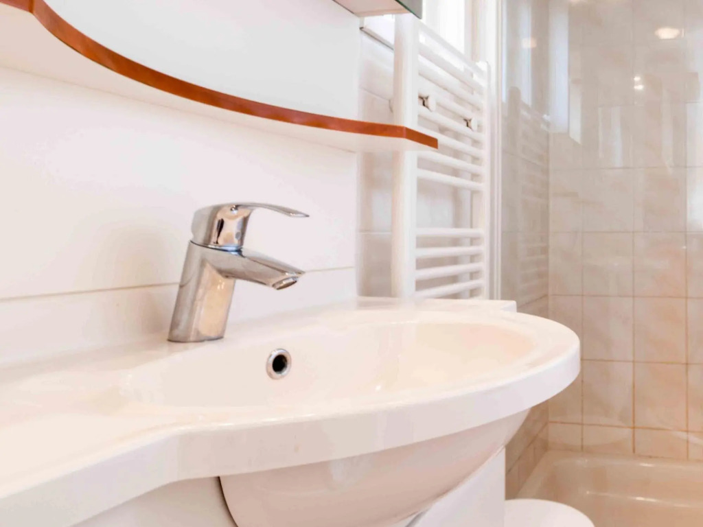 Nice chalet with a sauna and spa, in a holiday park near De Veluwe