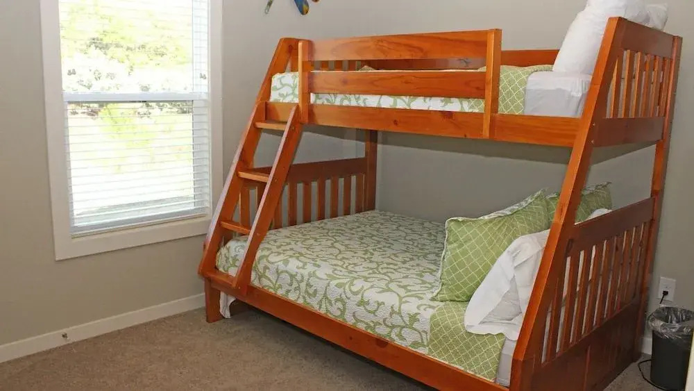 Dad's Mercedes, Mom's Dream! - 4 Br Home