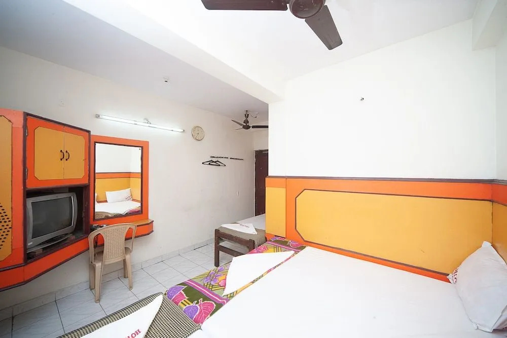 Spot On 38565 Hotel Surya