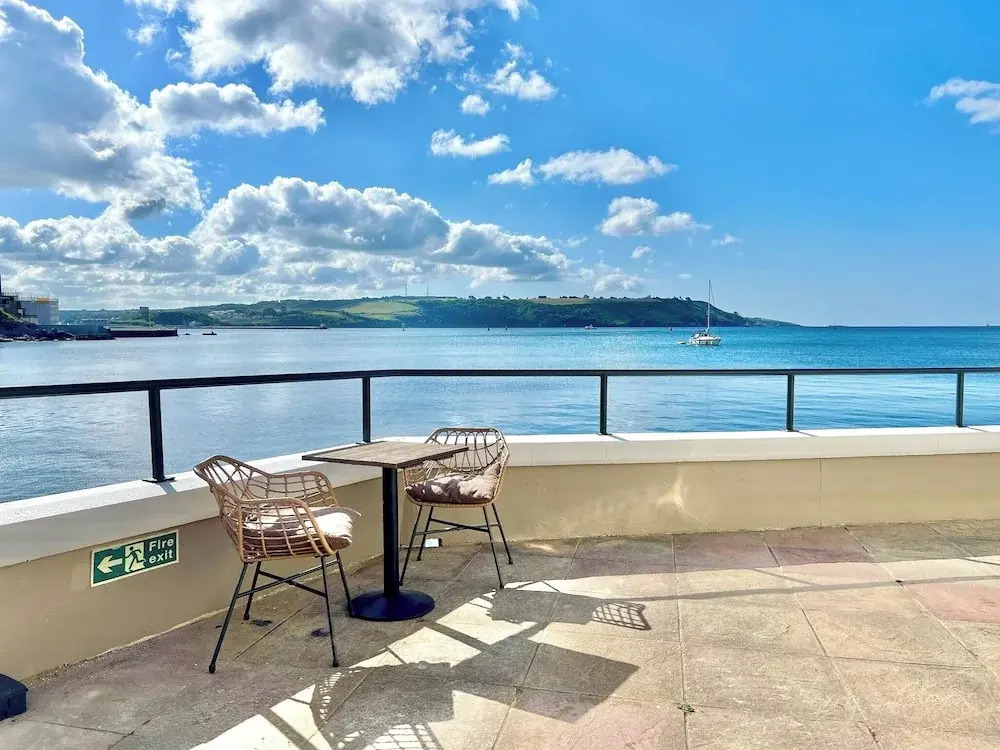 Seafront Cottage - Beach Access - Pet Friendly
