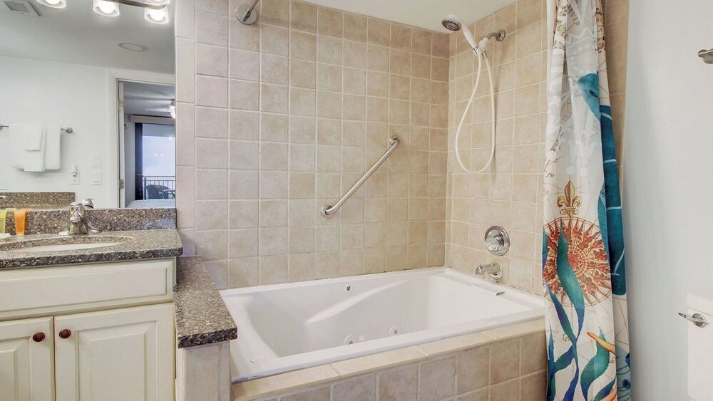 322 D Shipwatch by Avantstay Community Pool Access & Close to Beach!