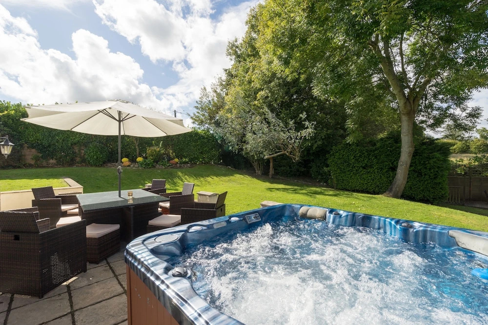 Peveril House, Spacious Eco-friendly Holiday Home